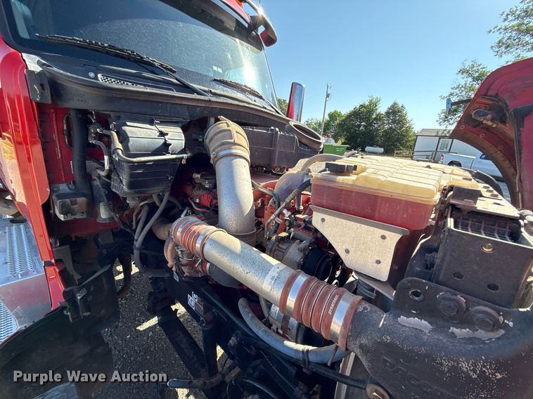 image for item DT6708 2020 Peterbilt 567 semi truck