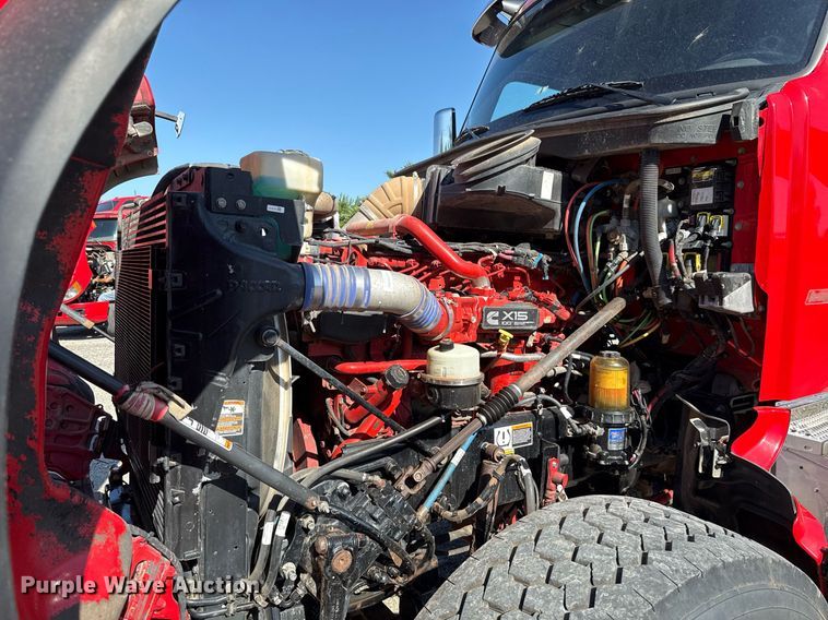 image for item DT6708 2020 Peterbilt 567 semi truck