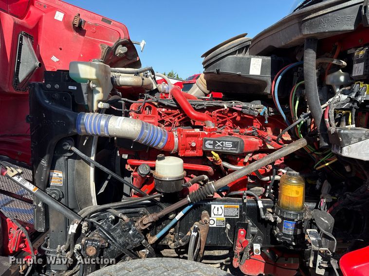 image for item DT6708 2020 Peterbilt 567 semi truck