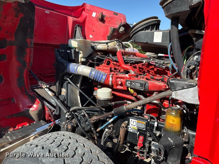 image for item DT6708 2020 Peterbilt 567 semi truck