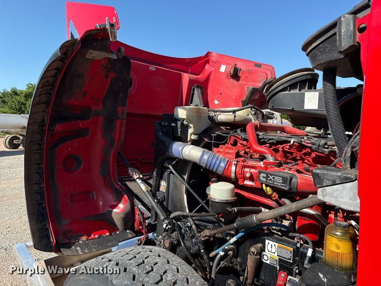 image for item DT6708 2020 Peterbilt 567 semi truck