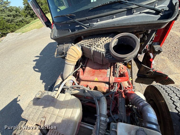 image for item DT6708 2020 Peterbilt 567 semi truck