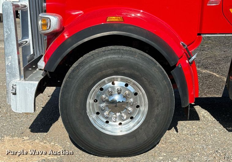 image for item DT6708 2020 Peterbilt 567 semi truck