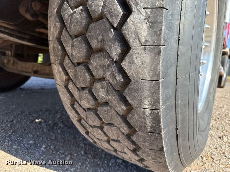 image for item DT6708 2020 Peterbilt 567 semi truck