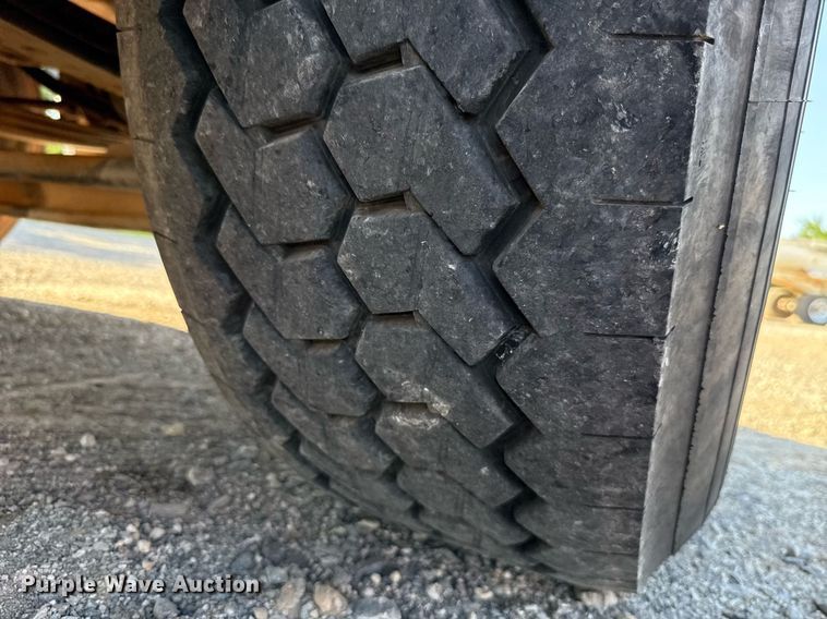 image for item DT6708 2020 Peterbilt 567 semi truck