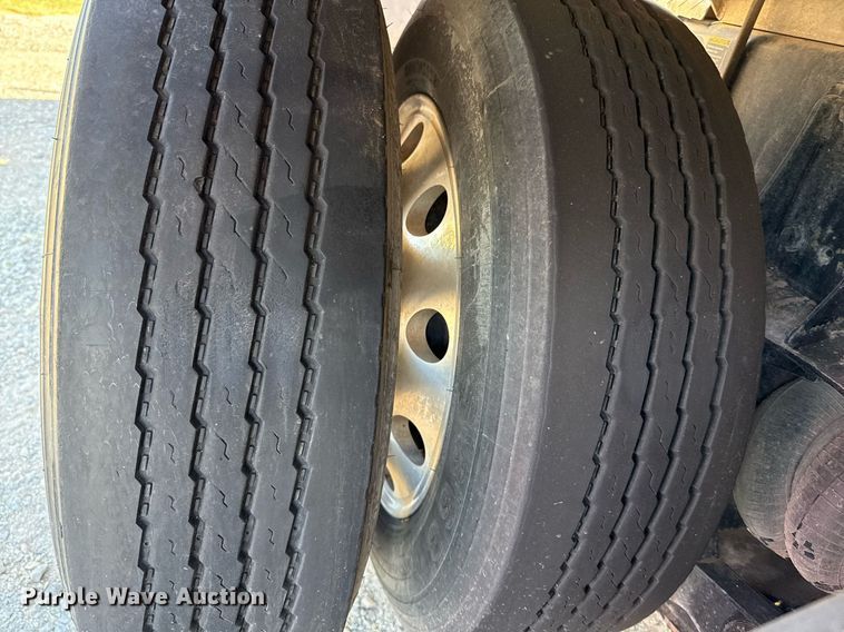 image for item DT6708 2020 Peterbilt 567 semi truck