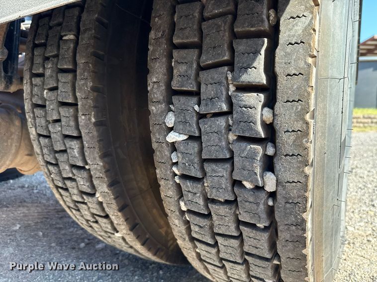 image for item DT6708 2020 Peterbilt 567 semi truck