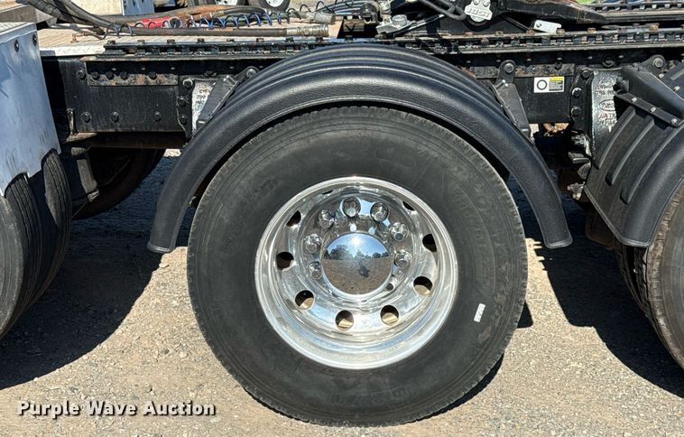 image for item DT6708 2020 Peterbilt 567 semi truck