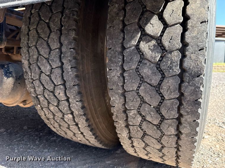 image for item DT6708 2020 Peterbilt 567 semi truck