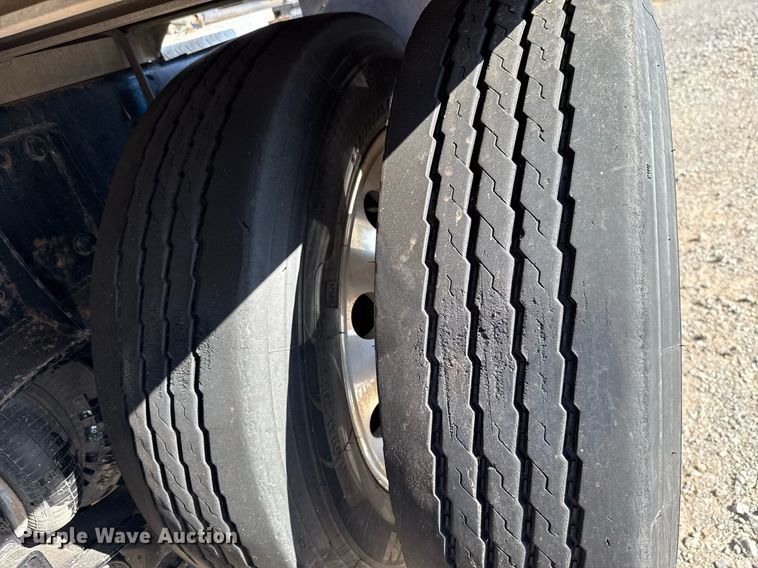 image for item DT6708 2020 Peterbilt 567 semi truck