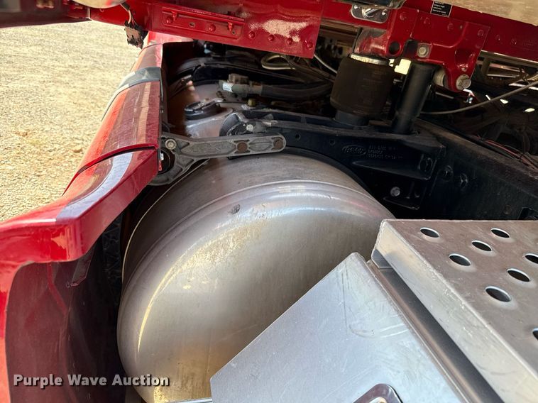 image for item DT6711 2017 Peterbilt 579 semi truck