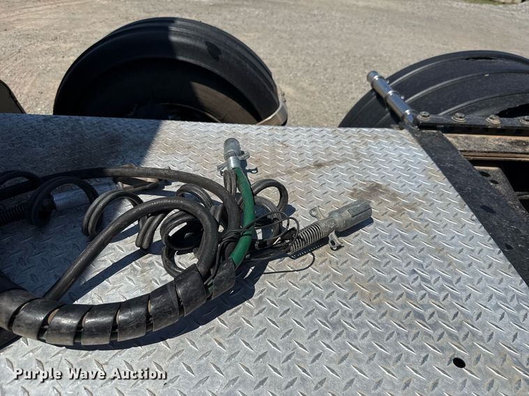 image for item DT6711 2017 Peterbilt 579 semi truck