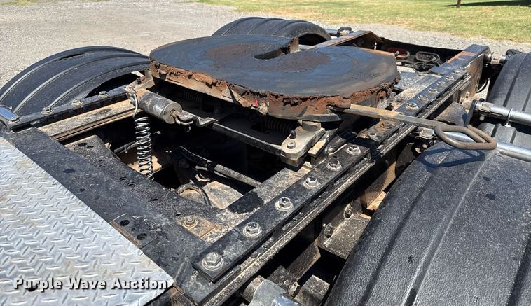 image for item DT6711 2017 Peterbilt 579 semi truck