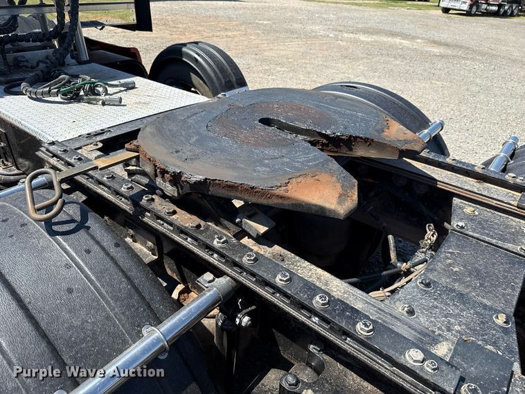 image for item DT6711 2017 Peterbilt 579 semi truck