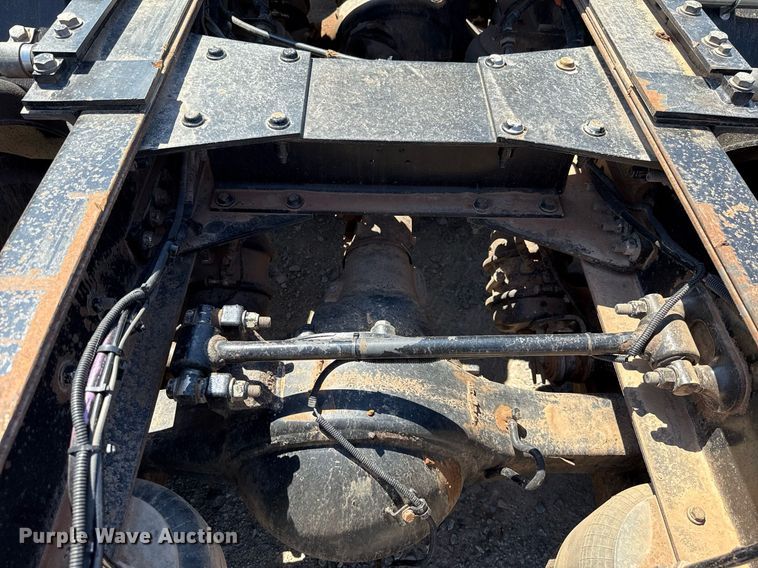 image for item DT6711 2017 Peterbilt 579 semi truck