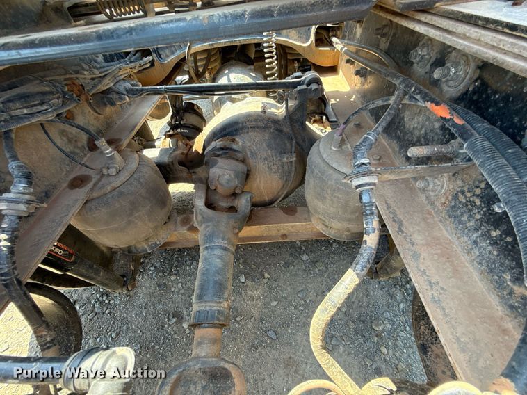 image for item DT6711 2017 Peterbilt 579 semi truck