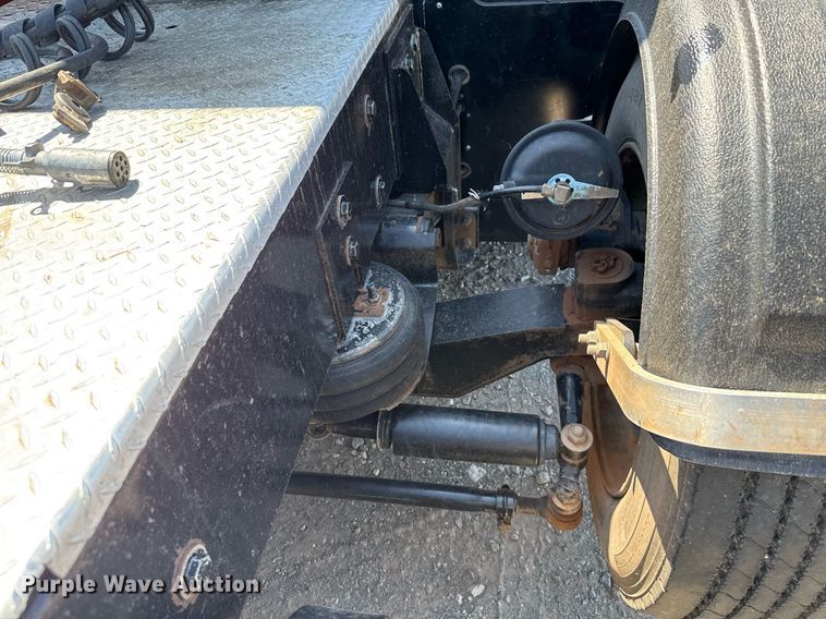 image for item DT6711 2017 Peterbilt 579 semi truck