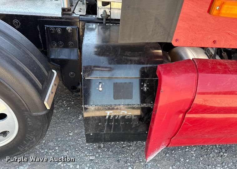 image for item DT6711 2017 Peterbilt 579 semi truck