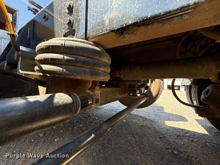 image for item DT6711 2017 Peterbilt 579 semi truck