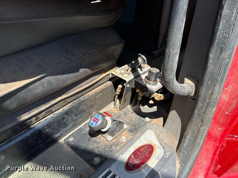 image for item DT6711 2017 Peterbilt 579 semi truck