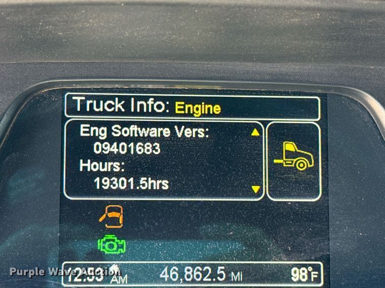 image for item DT6711 2017 Peterbilt 579 semi truck