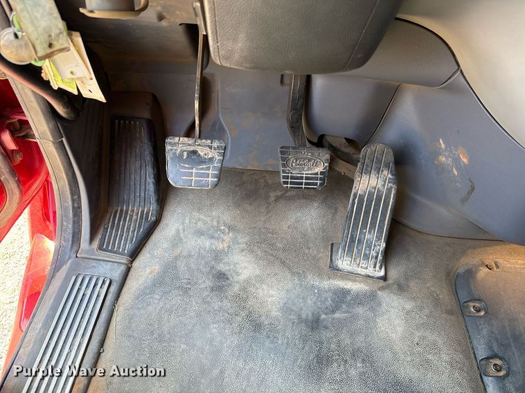 image for item DT6711 2017 Peterbilt 579 semi truck