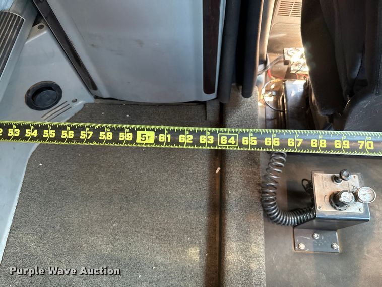 image for item DT6711 2017 Peterbilt 579 semi truck