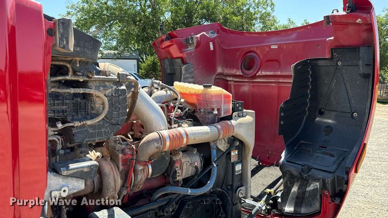 image for item DT6711 2017 Peterbilt 579 semi truck