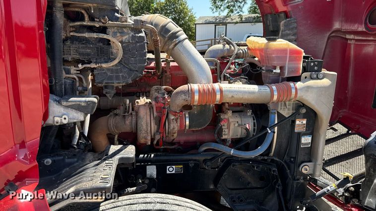 image for item DT6711 2017 Peterbilt 579 semi truck