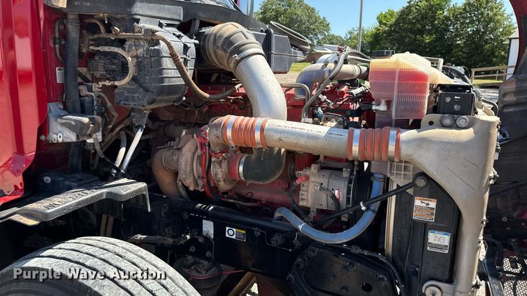 image for item DT6711 2017 Peterbilt 579 semi truck