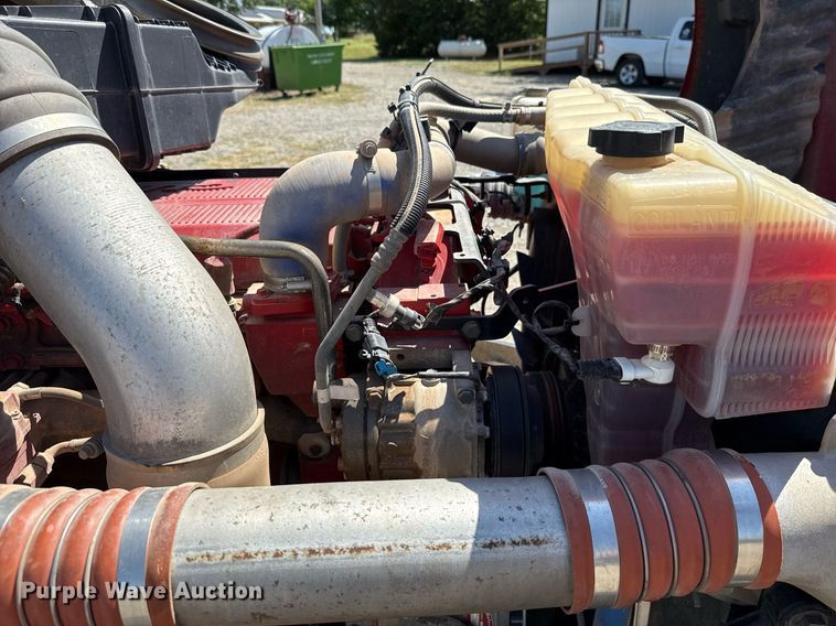 image for item DT6711 2017 Peterbilt 579 semi truck