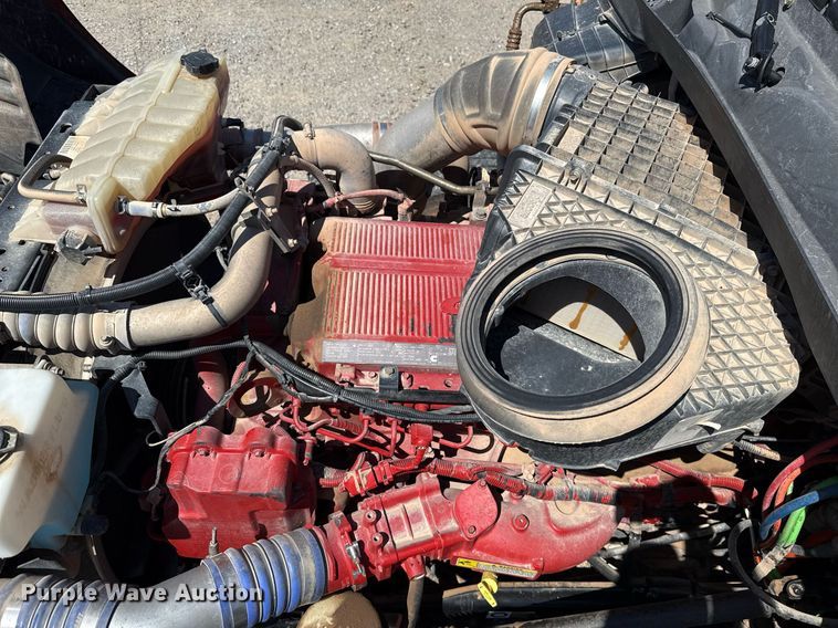 image for item DT6711 2017 Peterbilt 579 semi truck