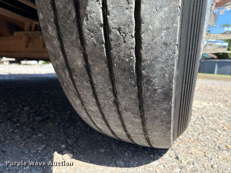 image for item DT6711 2017 Peterbilt 579 semi truck