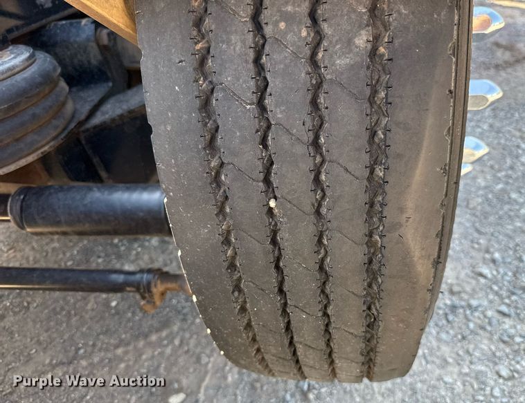 image for item DT6711 2017 Peterbilt 579 semi truck