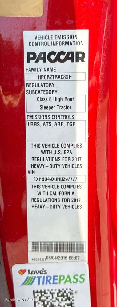 image for item DT6711 2017 Peterbilt 579 semi truck