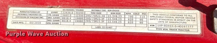 image for item DT6711 2017 Peterbilt 579 semi truck