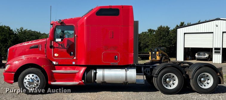 image for item DT6712 2014 Kenworth T660 semi truck