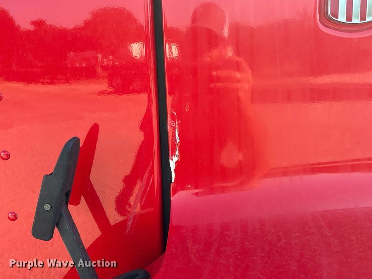 image for item DT6712 2014 Kenworth T660 semi truck