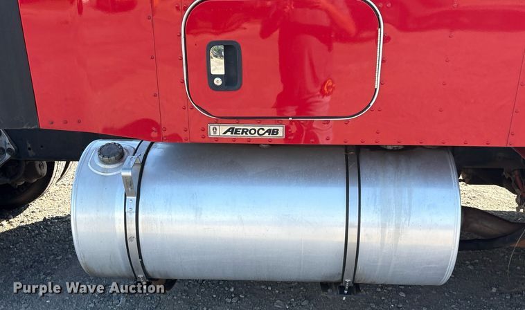 image for item DT6712 2014 Kenworth T660 semi truck