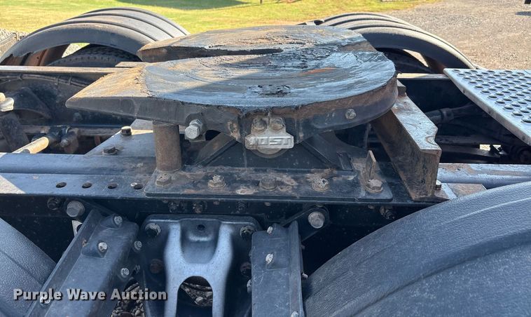 image for item DT6712 2014 Kenworth T660 semi truck