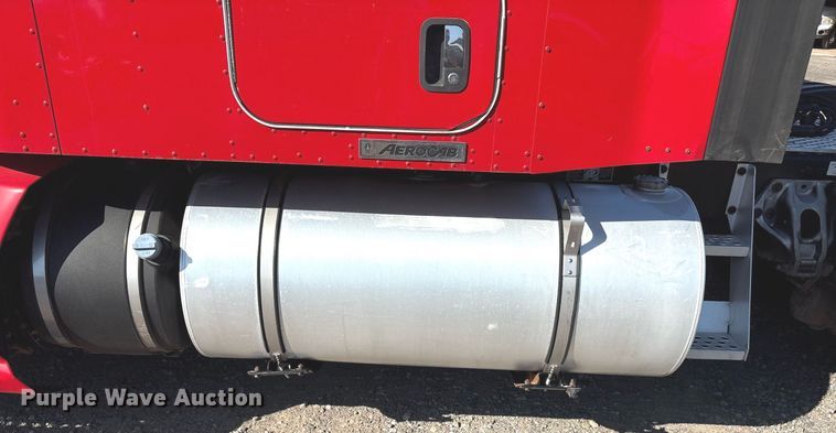 image for item DT6712 2014 Kenworth T660 semi truck