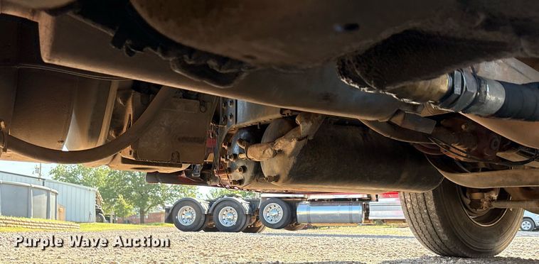 image for item DT6712 2014 Kenworth T660 semi truck