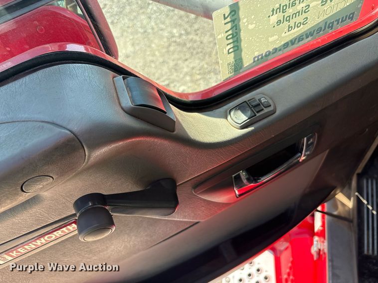 image for item DT6712 2014 Kenworth T660 semi truck