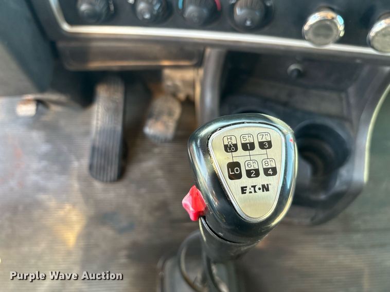 image for item DT6712 2014 Kenworth T660 semi truck