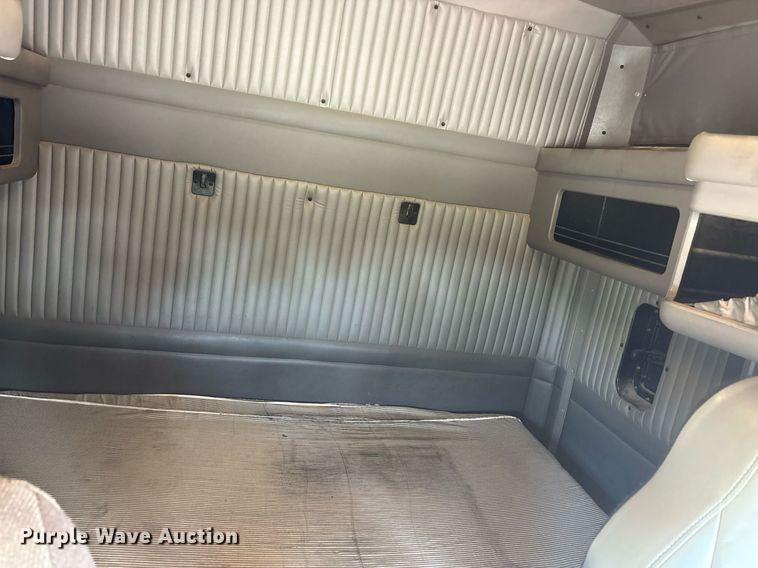 image for item DT6712 2014 Kenworth T660 semi truck