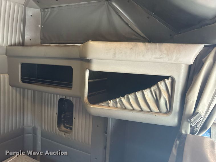 image for item DT6712 2014 Kenworth T660 semi truck