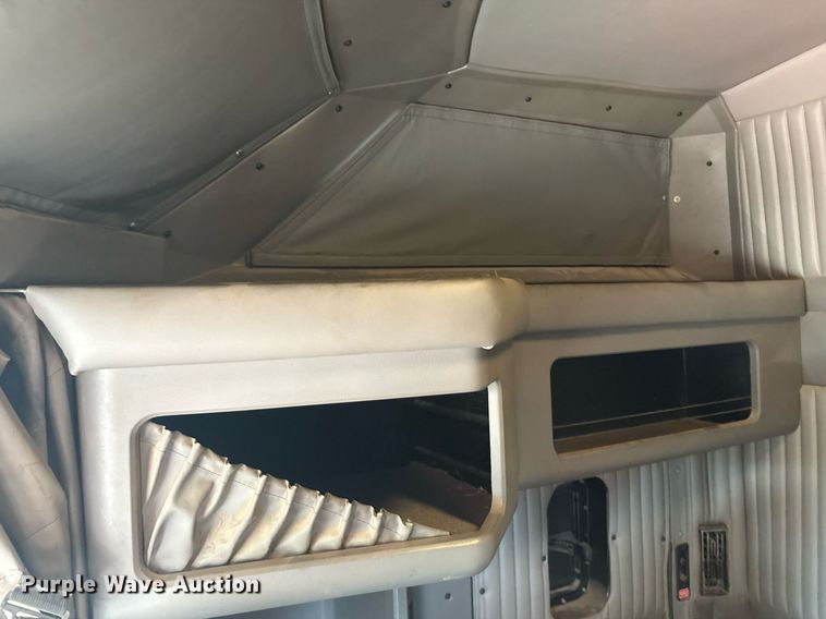 image for item DT6712 2014 Kenworth T660 semi truck