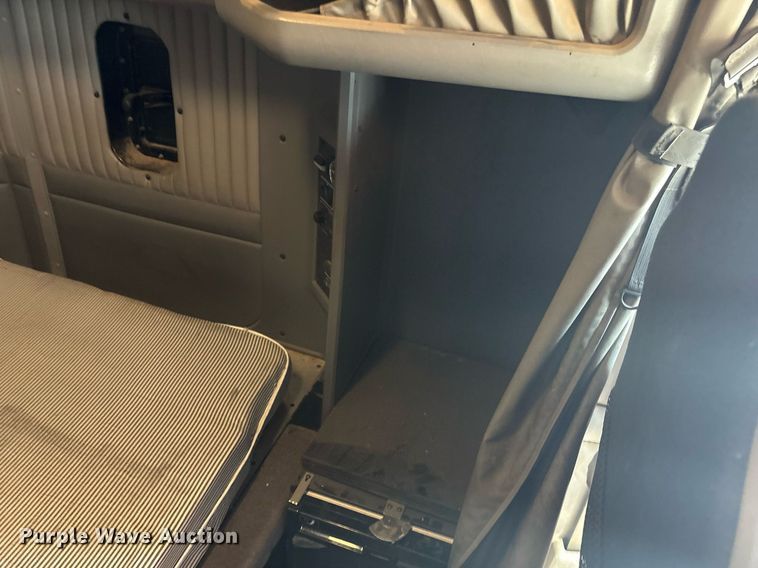 image for item DT6712 2014 Kenworth T660 semi truck