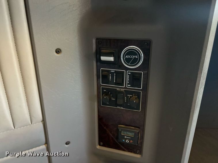 image for item DT6712 2014 Kenworth T660 semi truck