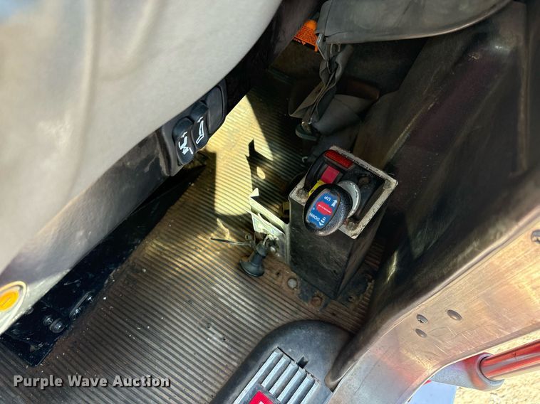 image for item DT6712 2014 Kenworth T660 semi truck